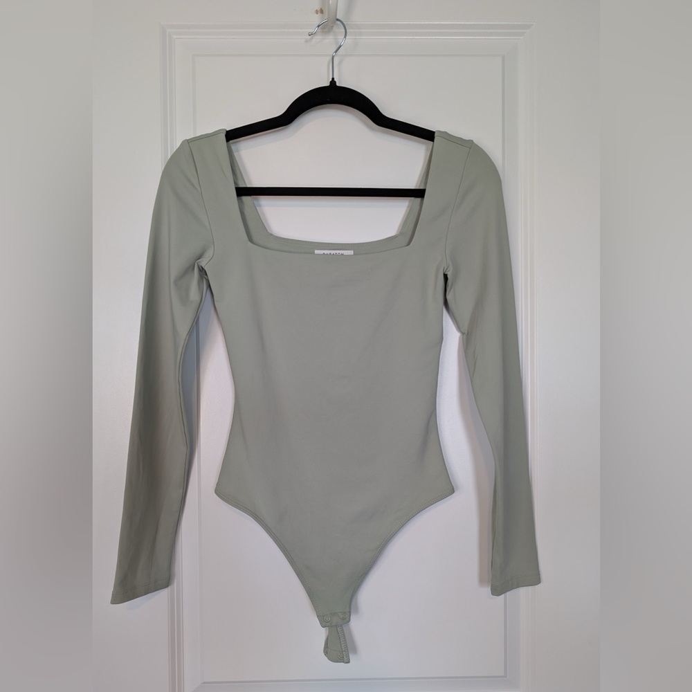 Aritzia Babaton Squareneck Longsleeve Contour Bodysuit Light Green Size Small